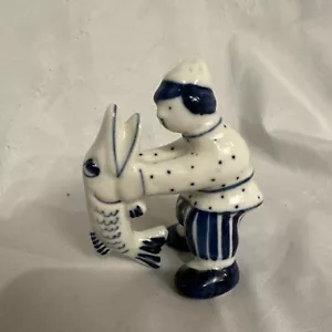 PINTADO A MANO ''AZUL Y BLANCO'' Hombre con Pez Grande HECHO EN ''URSS'' - Imagen 1 de 6