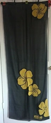 全新带标签 MOSCHINO Cheap & Chic 100% 真丝围巾 26 英寸 x 66 英寸黑色/黄色意大利制造 — 第 1/4 张图片