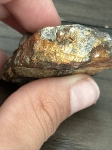 a rock crystal with gold - Picture 1 of 2