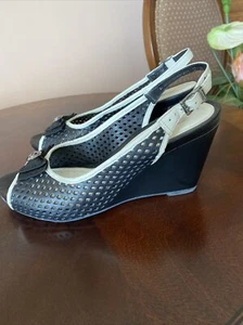 GEOX RESPIRA  WOMEN D NICOLE LEATHER BLACK WEDGE HEEL SANDALS SIZE 10/40 - Picture 1 of 9