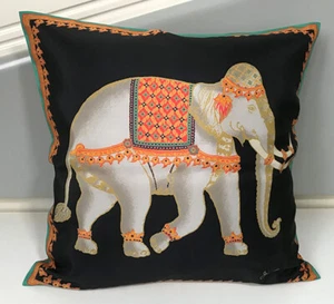 JIM THOMPSON CUSHION COVER 100%THAI SILK ELEPHANT PRINTED SQUARE 16 x 16 INCHES - Picture 1 of 7