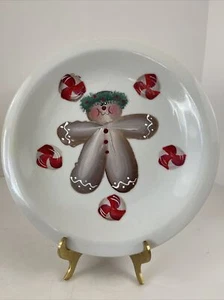 Pottery Barn Hand Painted Gingerbread Man Peppermint Candy Holiday Plate 7 3/4” - Bild 1 von 6