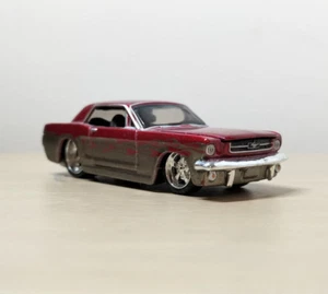 Ford Mustang 1965 Maisto All Stars techo rígido 1:64 rojo oro llamas (suelto) - Imagen 1 de 8