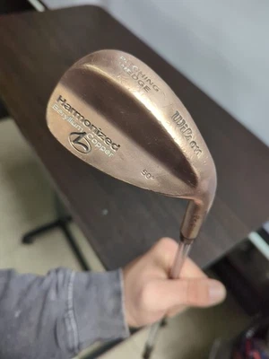 Cuña de lanzamiento Wilson armonizada berilio cobre PW 50* cuña acero para hombre diestro Foto 1 de 4