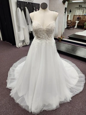 Pronovias Snehea Size 20 Off White Lace & Tulle Bridal Gown Wedding Dress - Image 1 of 4