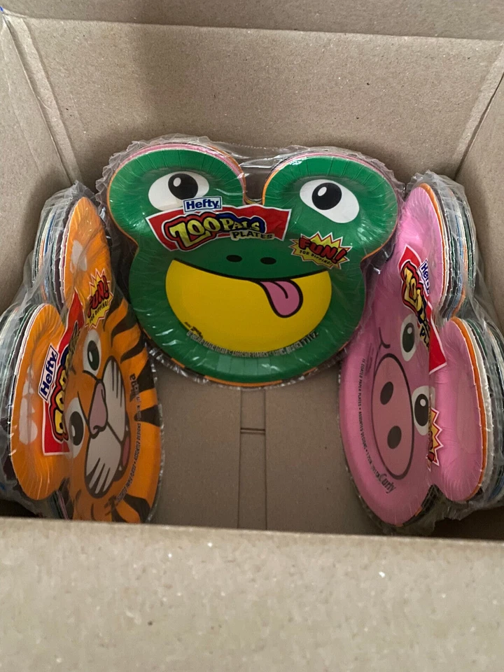 Zoo Pals Hefty Paper Plates Party Edition 2023 15 Count - Green (FLM01253)