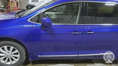 Chrysler Pacifica LH 2017-2024 conjunto de puerta delantera azul océano-PBM afilado OEM Foto 1 de 3