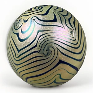 Signed EICKHOLT 83 Iridescent KING TUT Design Paperweight 3" Excellent Vintage - Picture 1 of 10