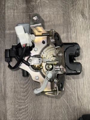 Subaru Forester puerta levadiza puerta trasera maletero cierre pestillo motor OEM 2019-2024 Foto 1 de 4