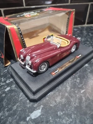 Jaguar XK 120 родстер бордовый 1948 1/24 Burago сделано в Италии - Изображение 1 из 4