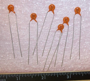 CANTIDAD (50) CONDENSADORES DE DISCO CERÁMICO 10pf 1000V 1KV NPO 561R10TCCQ10 VISHAY-CERAMITA - Imagen 1 de 3