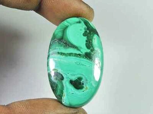 69Cts. Pietra preziosa cabochon ovale in malachite verde naturale 22X35X07 mm - Foto 1 di 9
