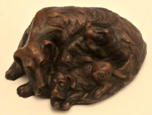 Beautiful carved dog curled up with two puppies. Brown ceramic/porcelain? 6 X 5 - Picture 1 of 4