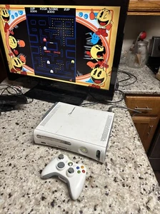 Microsoft Xbox 360 White Console 60gb Bundle Tested W/PowerCord &ControllerREAD - Picture 1 of 9