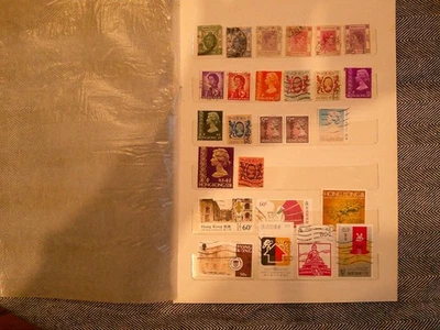 Small collection of Hong Kong stamps on a stock card - Image 1 of 2