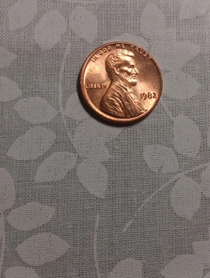 1982 No Mint DDR OFF CENTER Mint State 3.1g Cooper Lincoln Cent - Image 1 of 4