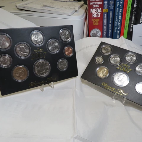 2007 Denver Mint Never Circulated Set of Coins (10)  Rare! Cover