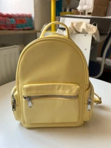 Hellgelb gelb Kunstleder Rucksack neu - Bild 1 von 3