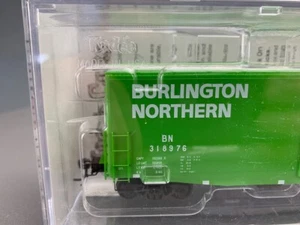 HO Kadee Burlington Northern 50' PS-1 Boxcar 10' door #318976 Item 64152 HO0520 - Picture 1 of 7