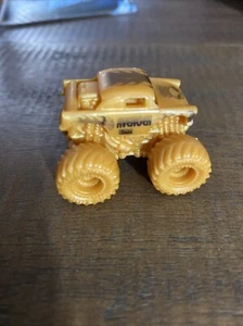 Monster Jam Mini - Series 16 - Chase - Gold Avenger #737 RARE SEALED - Picture 1 of 6