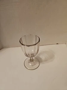Clear Wine Glass - Picture 1 of 6