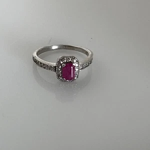 D’JOY 925 STERLINGSILBER RUBIN & WEISSER TOPAS Smaragdschliff Heiligenschein GRÖSSE 8 RING 2c - Bild 1 von 5