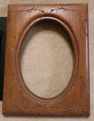 Antiguo marco de madera maciza con abertura ovalada - tallado - 6,25" x 9" (para 5x7") Foto 1 de 4