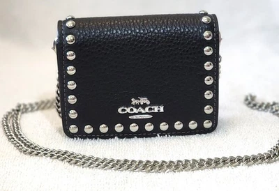 Mini billetera COACH con cadena plateada en lona exclusiva Foto 1 de 4