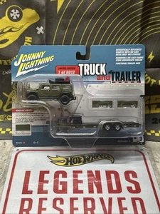2004 HUMMER H2 GREEN & OPEN TRAILER 1/64 CAR JOHNNY LIGHTNING JLBT014-JLSP202 A - Picture 1 of 1