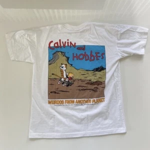Camisa De Colección Calvin And Hobbes Weirdos From Another Planet Logo Para Hombre Grande - Imagen 1 de 10