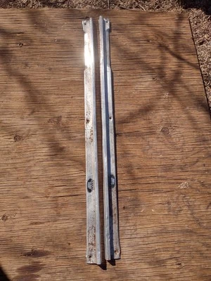 1975 CHEVROLET VEGA HATCHBACK PAIR  FRONT DOOR SILL PLATES DRIVER PASSENGER L/RH - Imagem 1 de 4