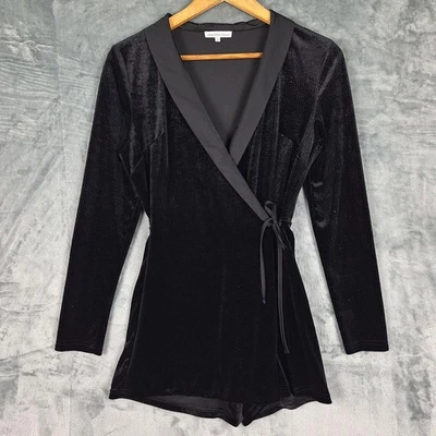 Romper Feminino Pequeno Envoltório de Veludo Preto Glitter Whimsigoth Glam Deep V Mini Gótico - Imagem 1 de 4
