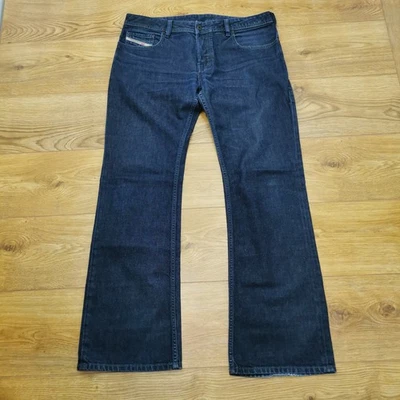 Jeans masculino Diesel Zatiny W34 L32 azul ajuste regular bootcut perna alargada Itália - Imagem 1 de 4