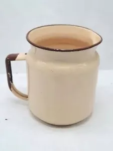 Brocca Latte Campeggio/Vaso Fiori Biege Smaltata con Beccuccio e Manico Rustico - Foto 1 di 6