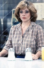 35m-16731 Donna Pescow filling the sugar shakers TV Angie 35m-16731 35m-16731