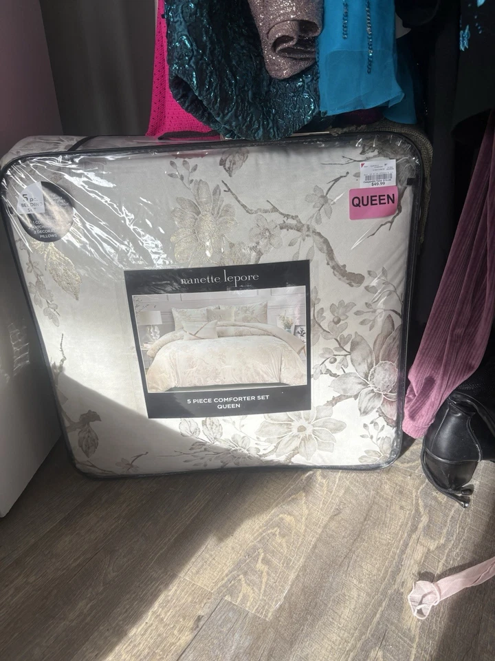 New Hotel Collection Fresco Full/Queen Comforter Set 3pc $500 - Image 1 of 1