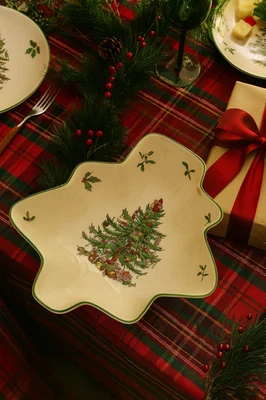 Spode Christmas Tree 9” Tree-Shaped Serving Dish Earthenware (4-3) - Image 1 of 3