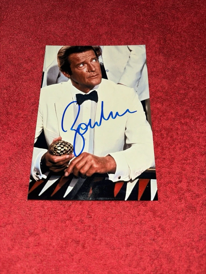 Photo Dédicacée Autograph Roger Moore - Image 1 of 1