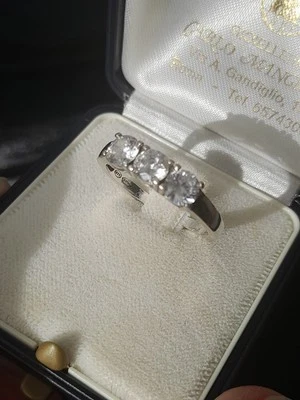 Anello Trilogy unisex argento galvanizzato oro bianco punzoni con 3zirconi... - Immagine 1 di 4