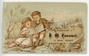 Victorian Trade Card SW Comstock Greenfield, Messa Bambini Lettura Typo sul Fronte - Foto 1 di 2
