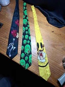 Looney Tunes Valentines tie taz and bugs. Taz smiley & Green Melting smiley - Picture 1 of 11