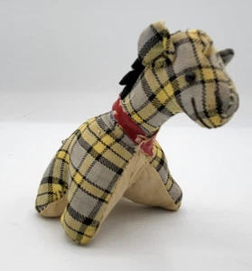 Plaid Giraffe tape measure pin cushion from Japan. 3 foot cloth tape. - Picture 1 of 3