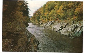 Durch die QUECHEE-SCHLUCHT Vermont Ottauquechee Fluss Postkarte Vintage Koppel - Bild 1 von 2