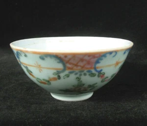 Late 19thc. Chinese Celadon Hand-Painted Small Bowl - 1860-1880 - Picture 1 of 11