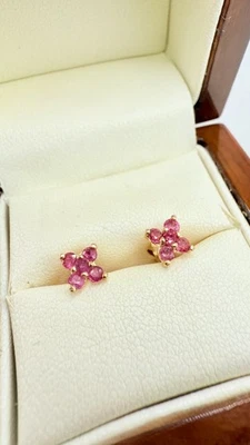 ❤️ Cute 9ct Gold Natural Ruby Cluster Stud Earrings ❤️ - Image 1 of 4