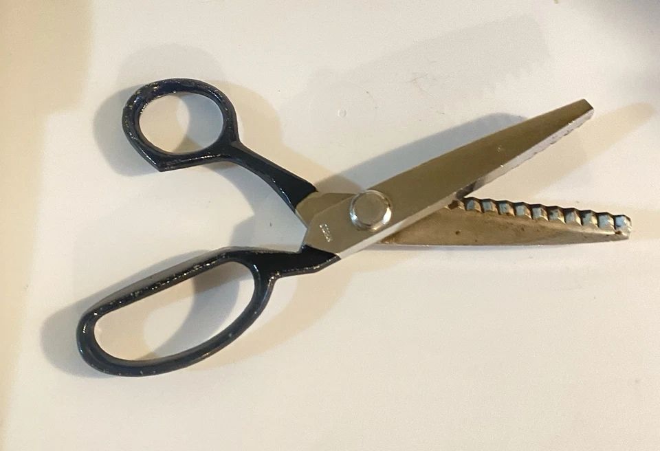 Vintage Tudor Blk Chrome Sewing Scissors Shears  ridged cut blade Made in Japan - Image 1 of 4