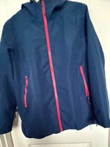 NEU MIT ETIKETT DAMEN ROCKTRAIL MARINEBLAU/ROSA PASPELJACKE MIT KAPUZE GRÖSSE 16/18 - Bild 1 von 4