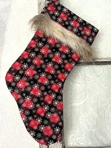 Weihnachtsstrumpf rot schwarz Büffel Karo Glitzer Schneeflocke Stoff Fellbesatz - Bild 1 von 2