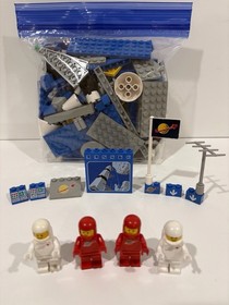 LEGO Space: Beta I Command Base (6970) - COMPLETE w/1 Helmet Substitution