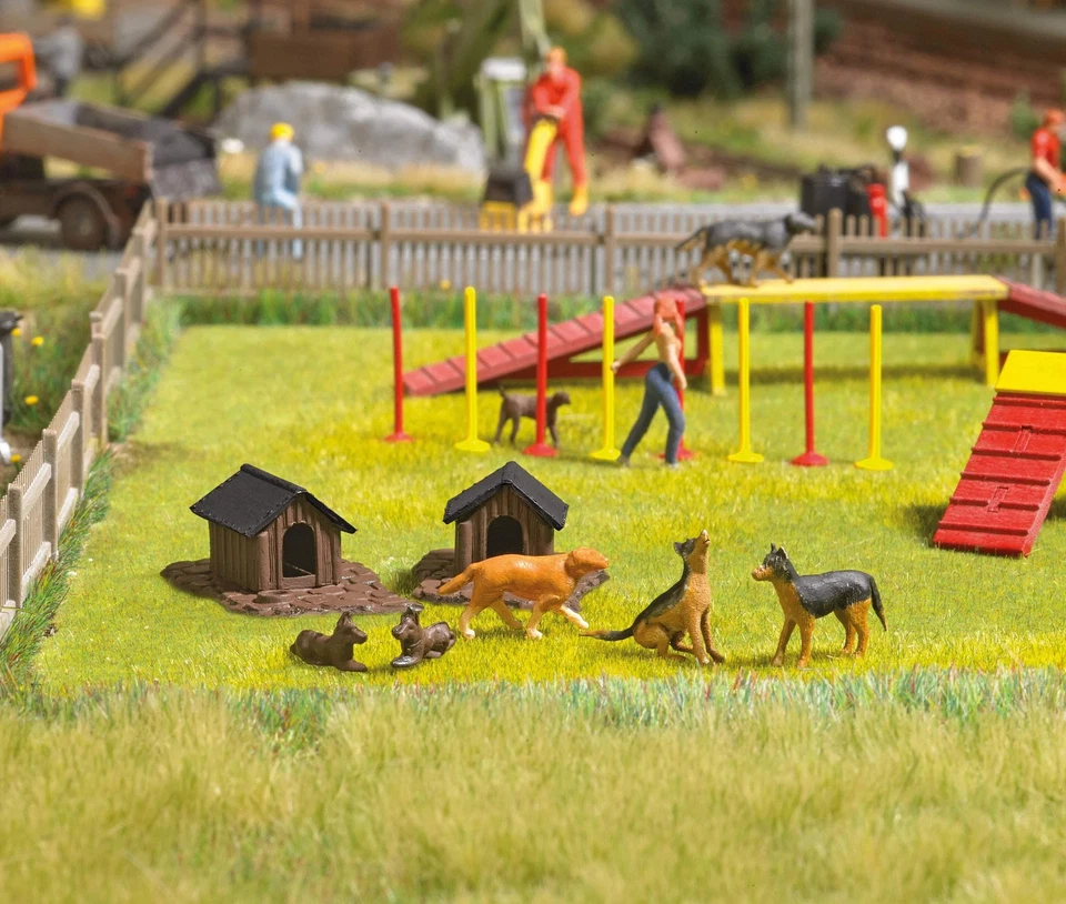 Busch 1197 HO/OO Gauge Dog Set - Image 1 of 1